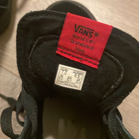 Black on black vans - Picture 6 of 6